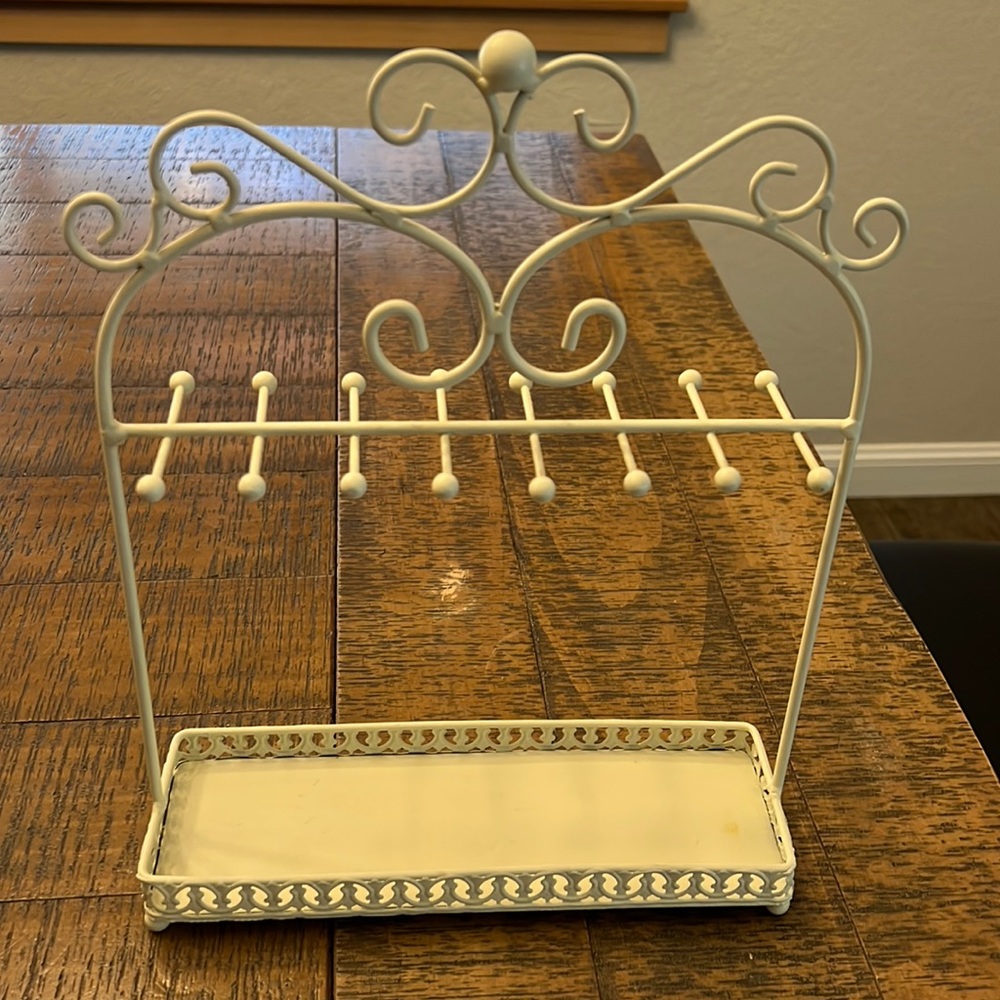 Metal jewelry holder
